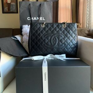 ⛔️SOLD⛔️ AUTHENTIC CHANEL GST IN CAVIAR